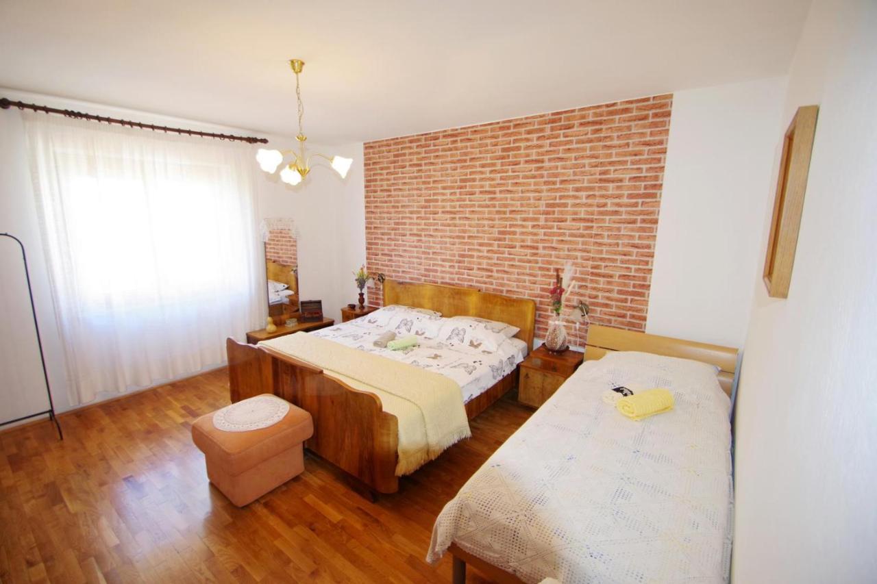 Apartment Ana Пула Екстер'єр фото