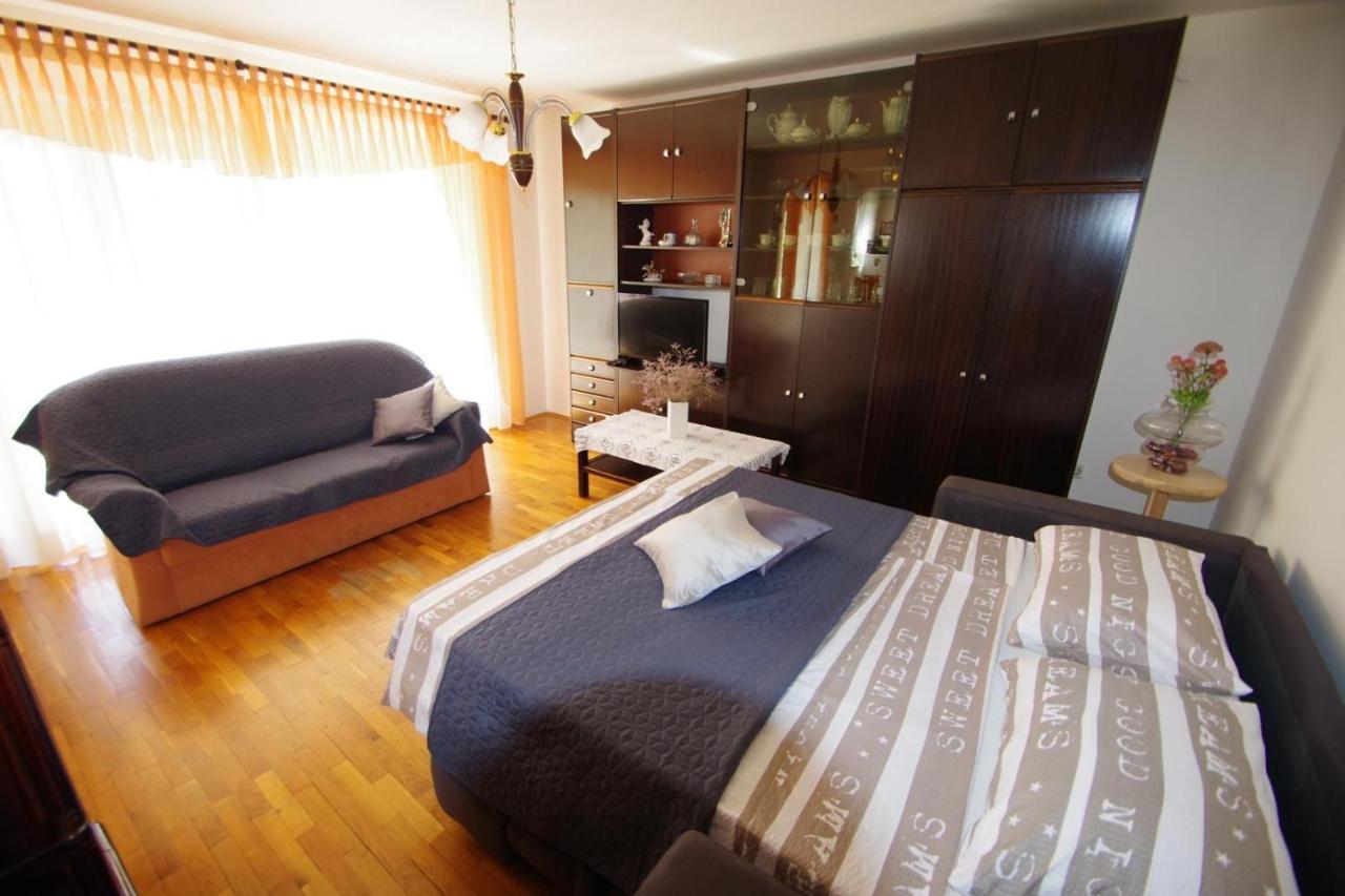 Apartment Ana Пула Екстер'єр фото