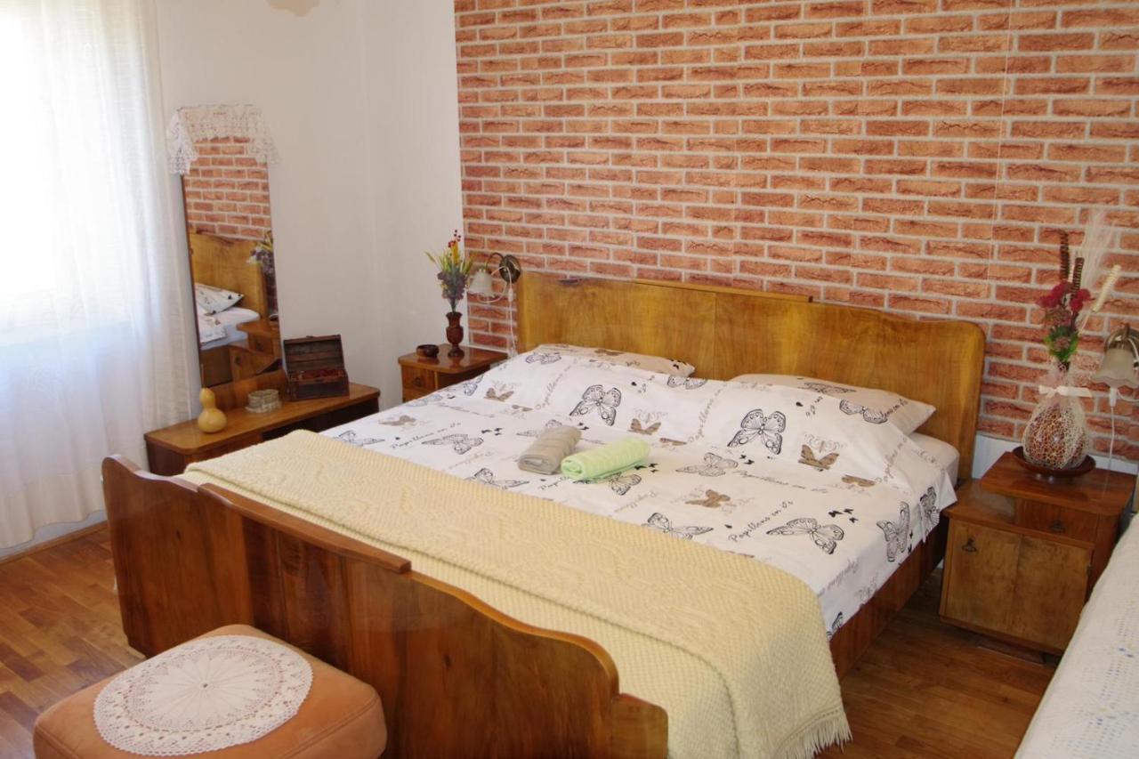Apartment Ana Пула Екстер'єр фото