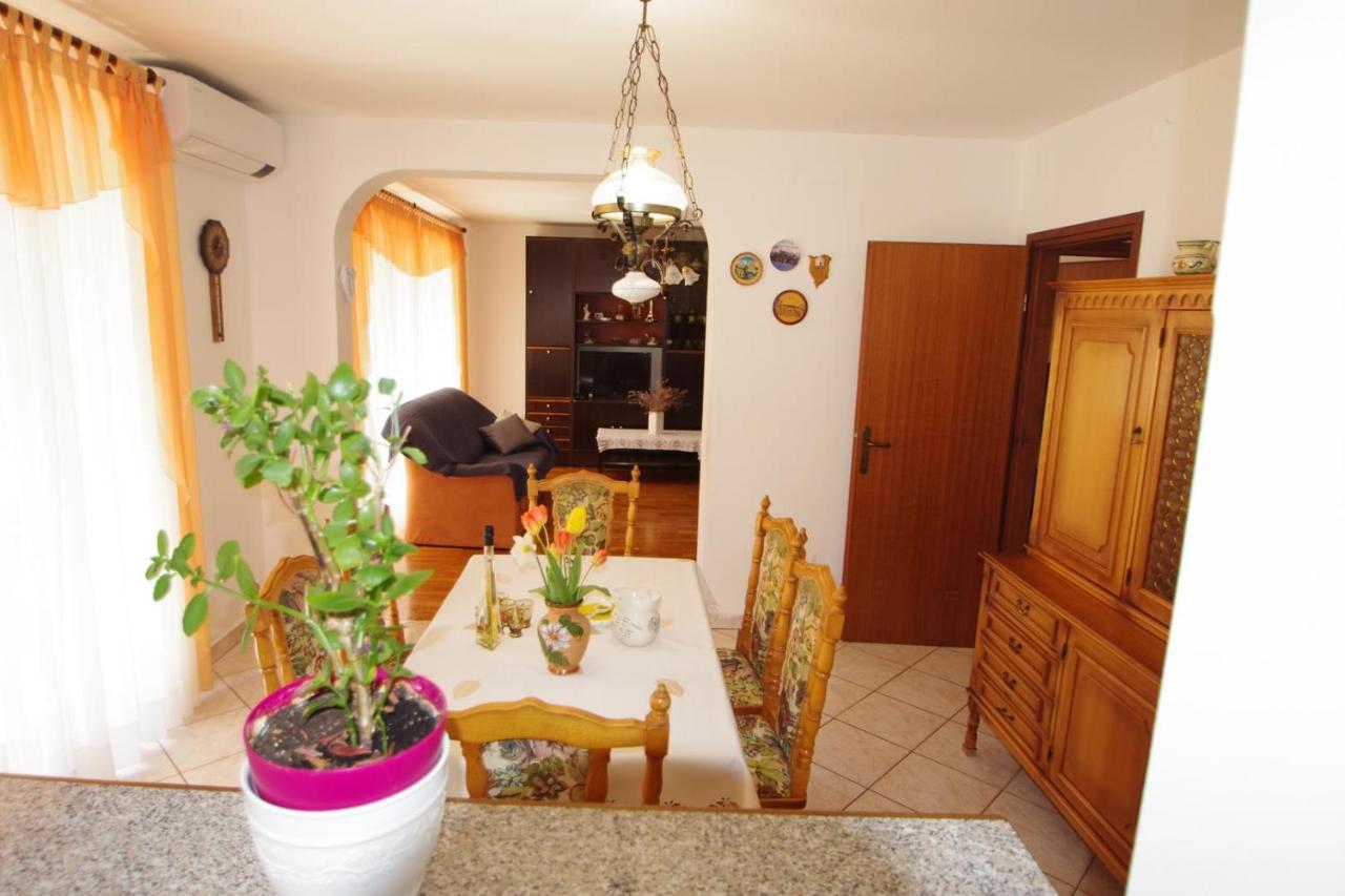 Apartment Ana Пула Екстер'єр фото