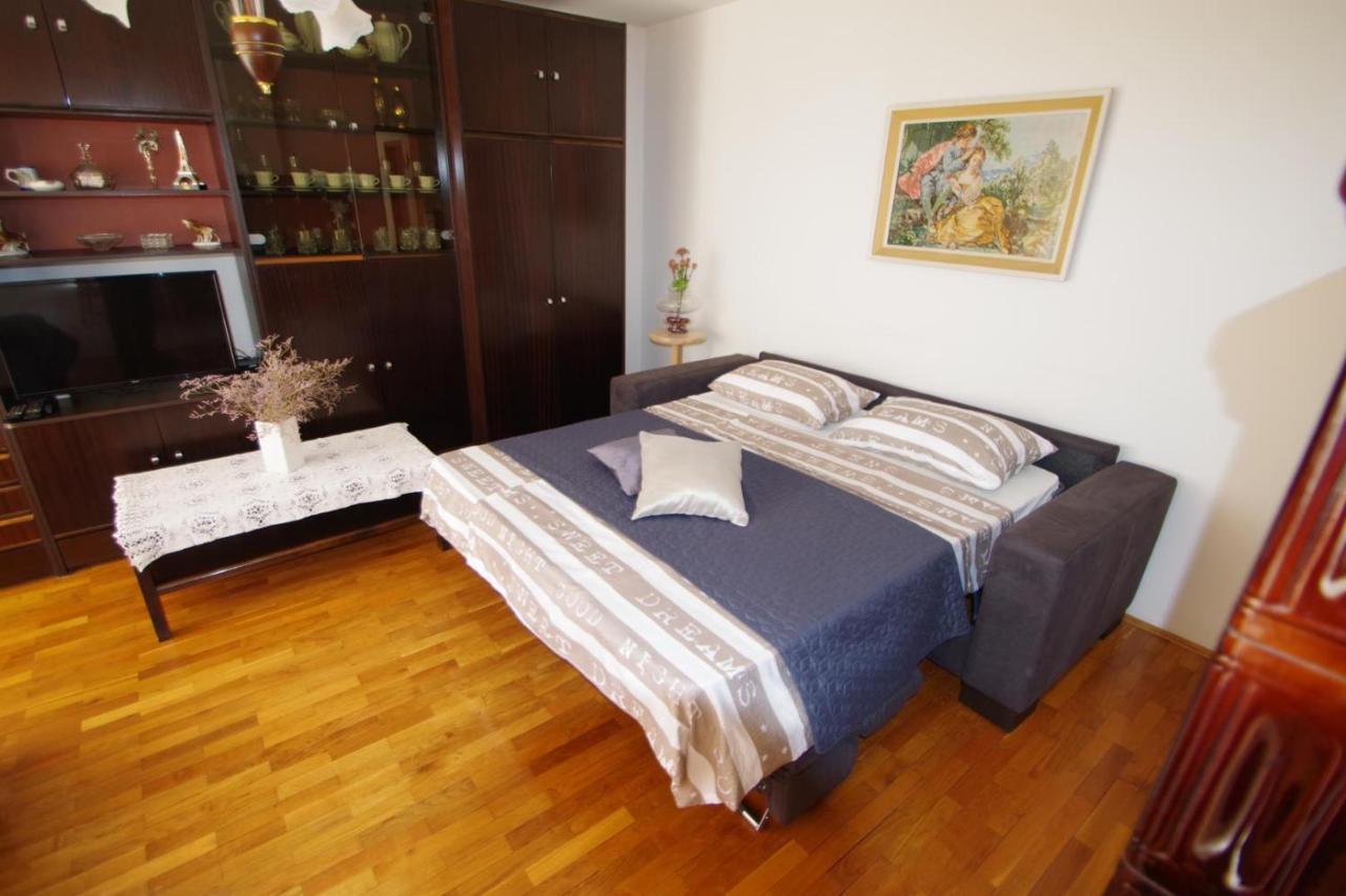 Apartment Ana Пула Екстер'єр фото