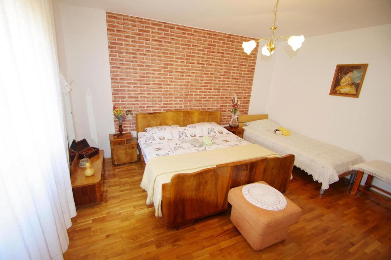 Apartment Ana Пула Екстер'єр фото