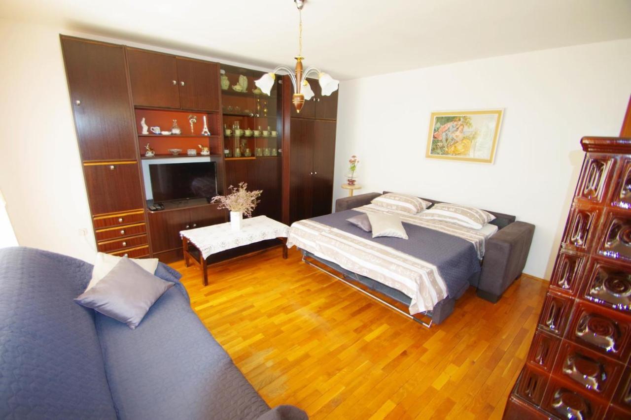 Apartment Ana Пула Екстер'єр фото